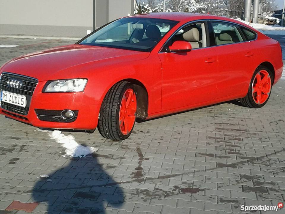 Czerwone Audi