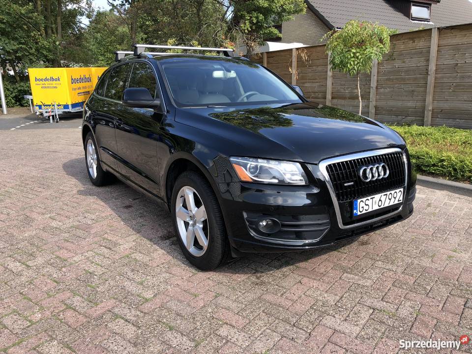 czarne Audi Q5
