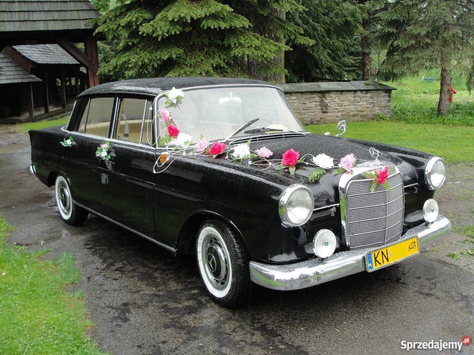 Zabytkowy czarny mercedes do ślubu 