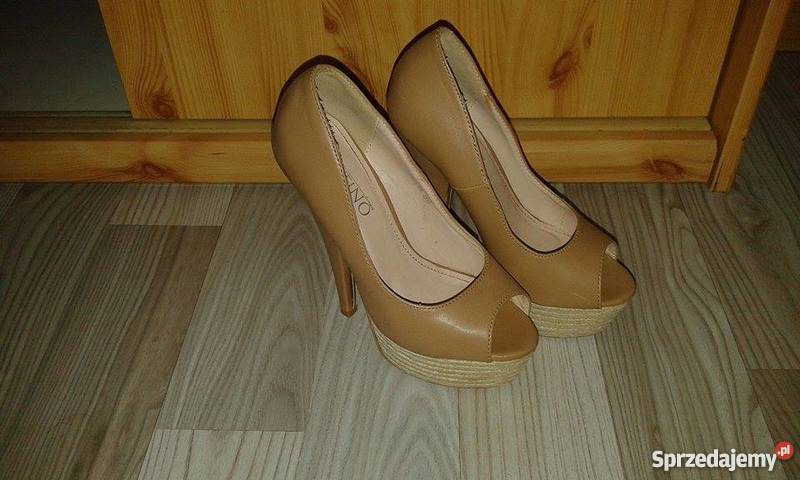 Buty peep toe