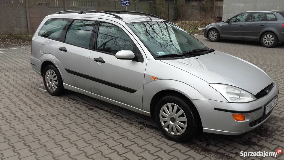 Ford Focus na parkingu