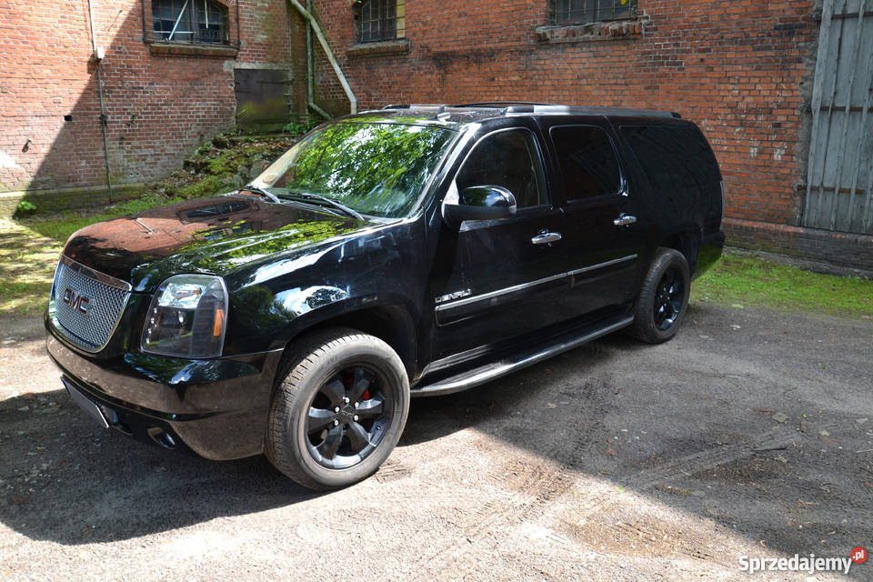 Czarny GMC Yukon