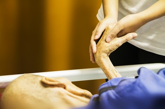 Chora osoba w hospicjum