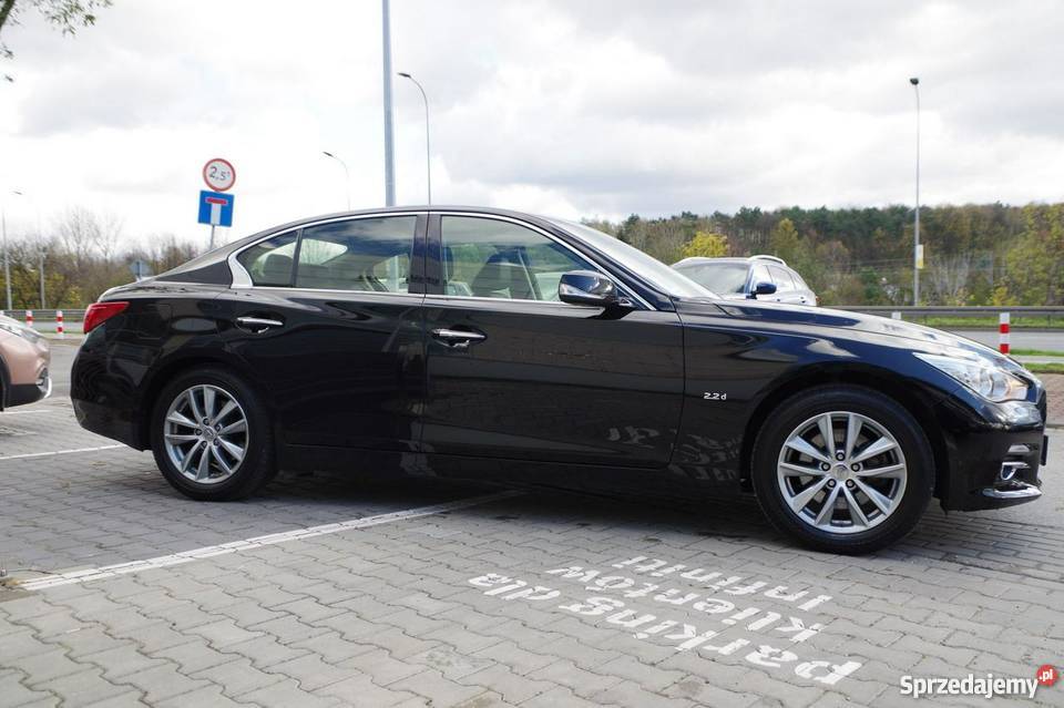 Czarne Infiniti