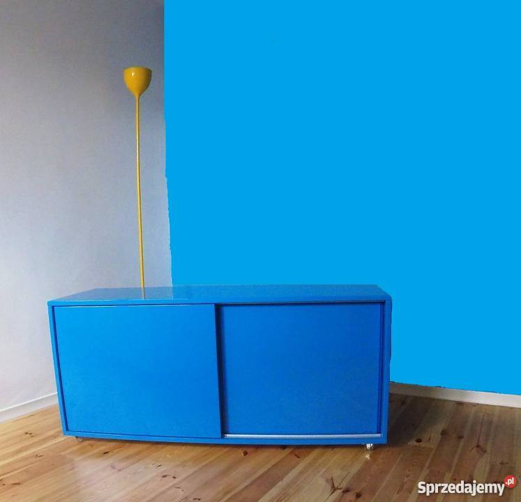 Niebieska komoda