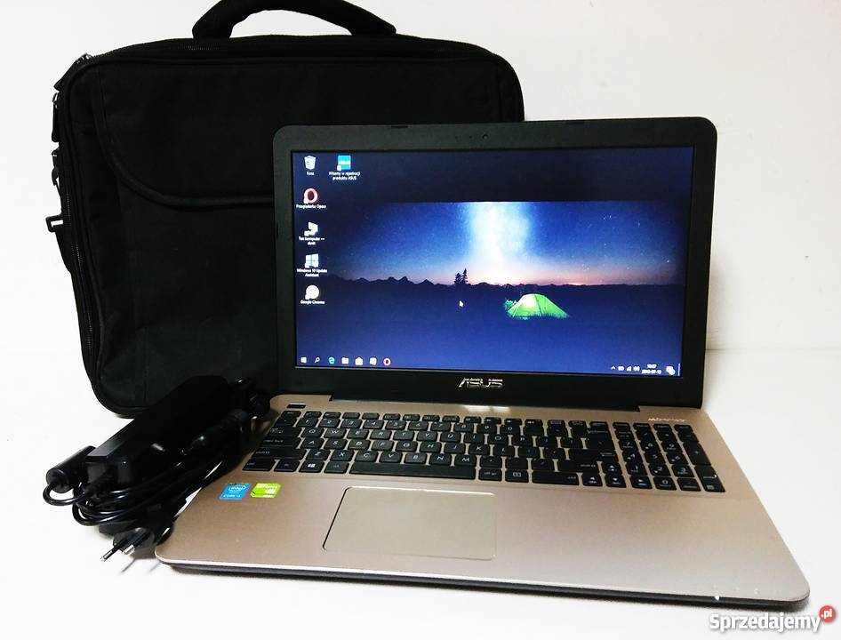 Laptop z torbą
