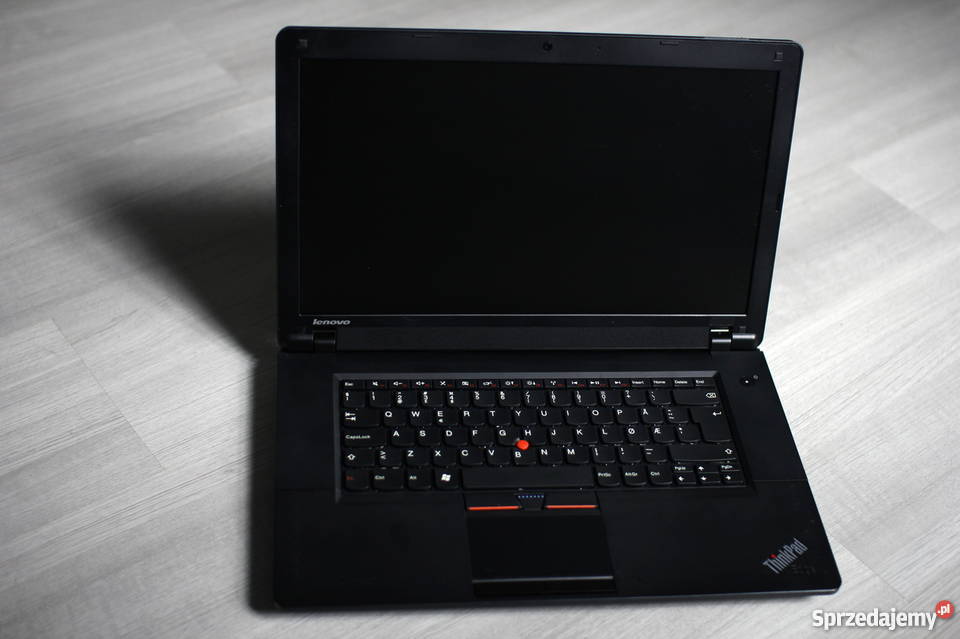 Czarny laptop Lenovo
