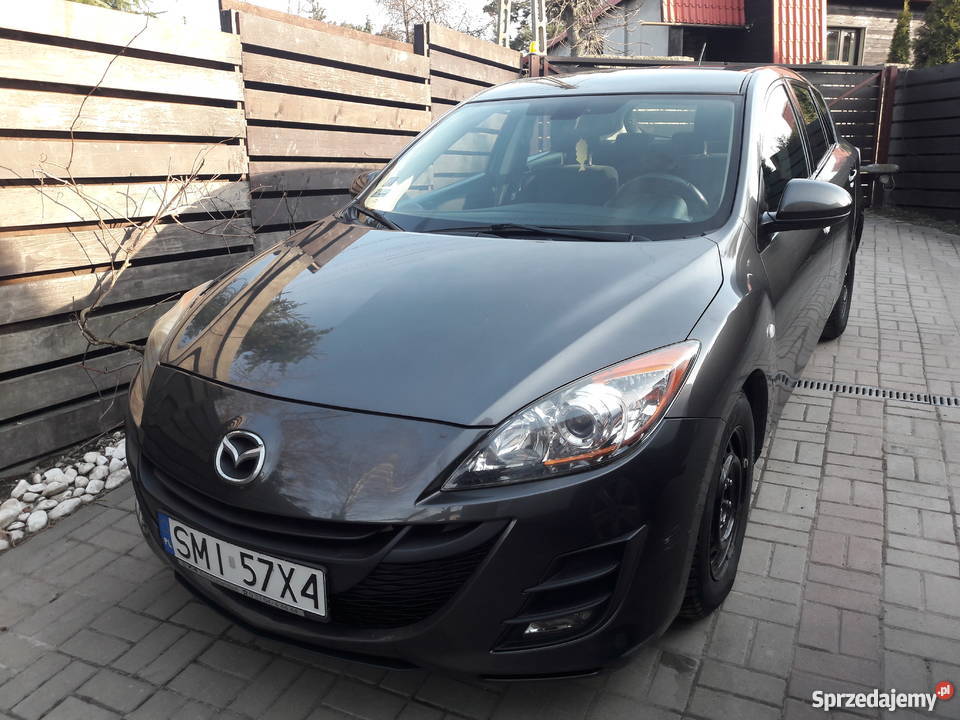 czarna Mazda 3