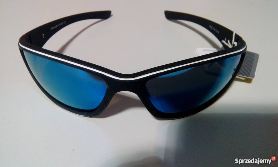 Każdy surfer powinien zaopatrzyć się w okulary przeciwsłoneczne