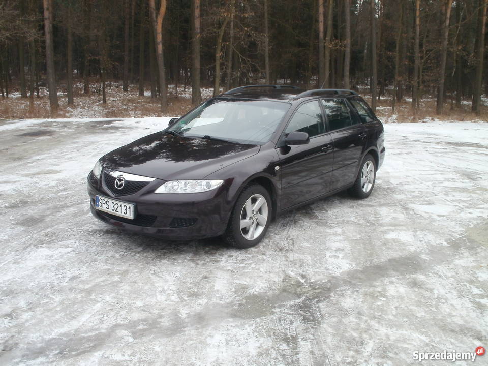 Samochód na oblodzonej drodze