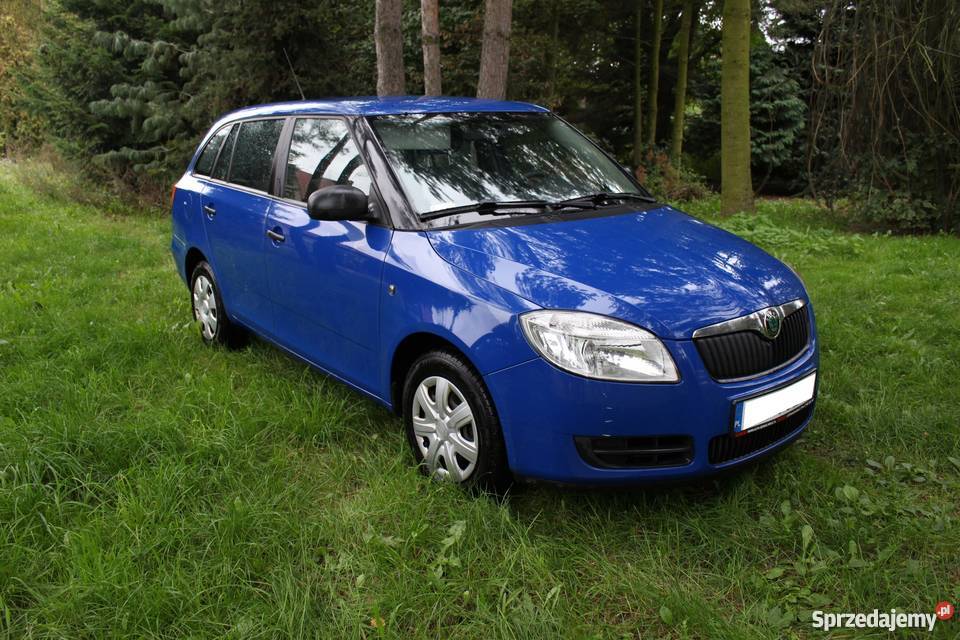 niebieska skoda fabia