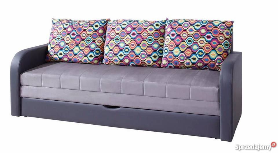 Sofa w kolorze fioletowym z kolorowymi poduszkami