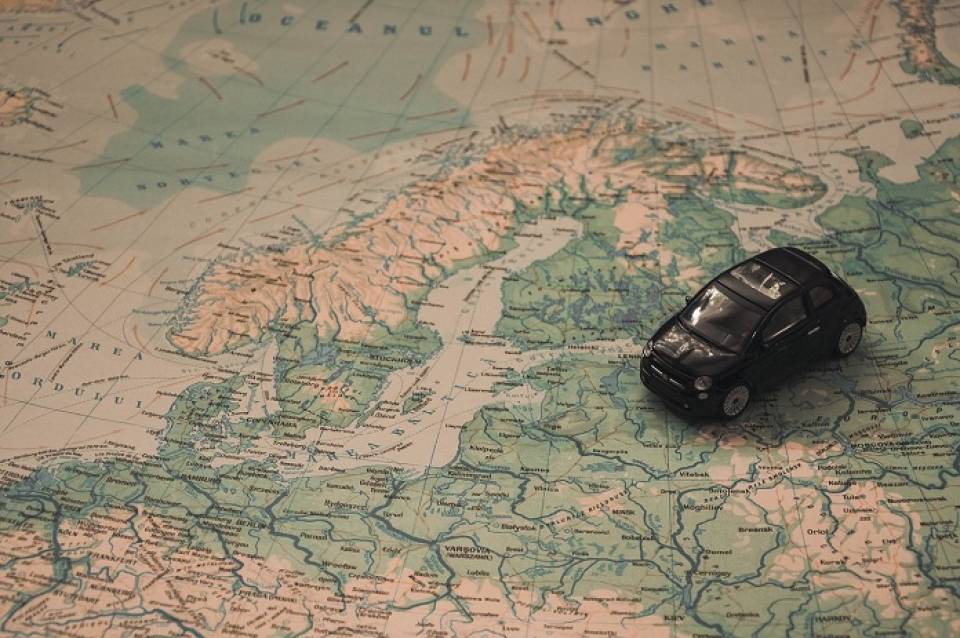 Zagraniczne wakacje własnym autem - jak przygotować samochód do podróży?
