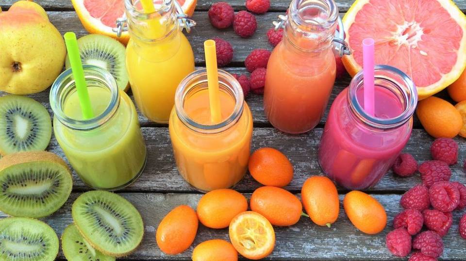 Jaki blender kielichowy kupić? Najlepsze blendery do smoothie i zielonych koktajli