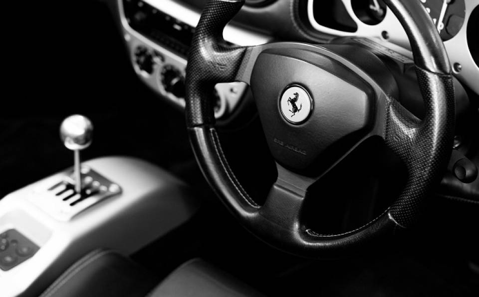 Ferrari – historia powstania kultowych samochodów sportowych i najbardziej znane modele aut