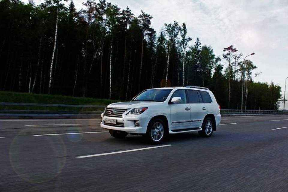 Lexus CT, Lexus GX, Lexus LS – czym wyróżniają się te luksusowe samochody?