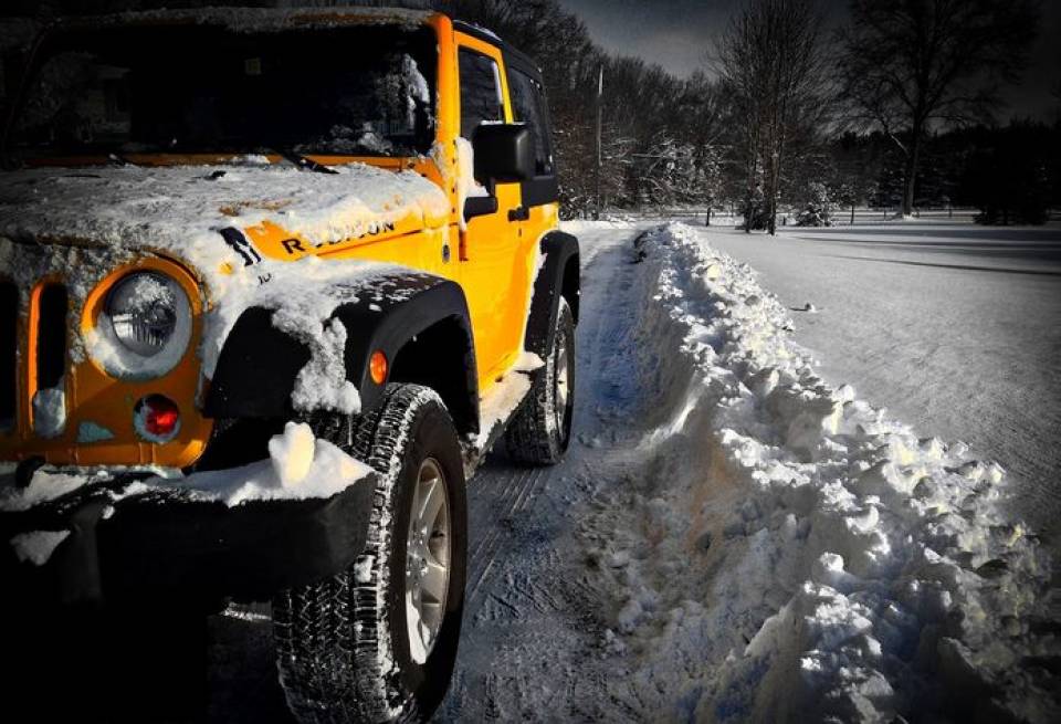 Jeep Wrangler, Ford Expedition, Chevrolet Suburban... Które auta terenowe sprawdzają się w trudnych warunkach?