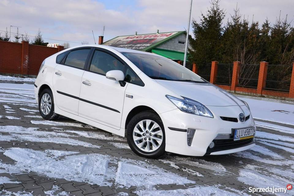 biała Toyota Prius